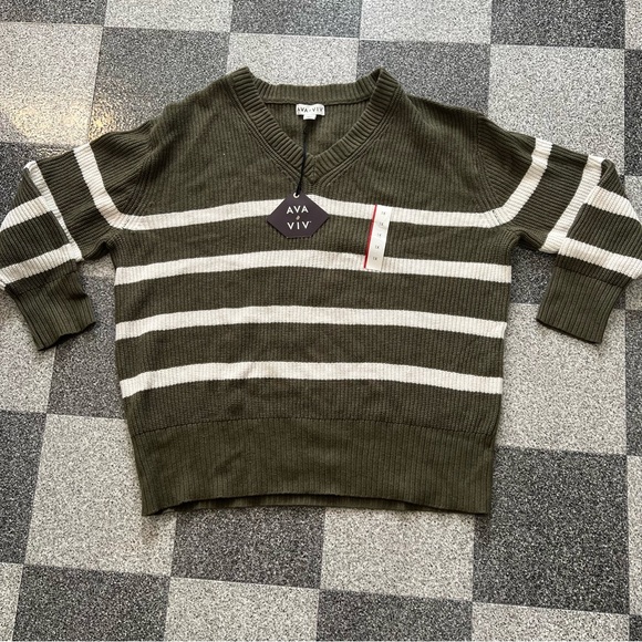 NWT Ava & Viv Green and Oatmeal Striped V-Neck Pullover Sweater- Size 1X - Picture 4 of 10